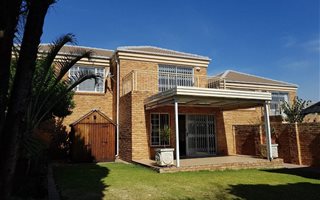 3 Bedroom Townhouse in Honeydew Ridge