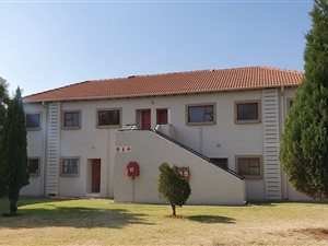 2 Bed Apartment in Emfuleni Golf Estate