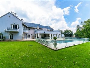 7 Bed House in Hyde Park