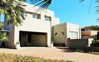 4 Bedroom House in Dainfern Golf Estate
