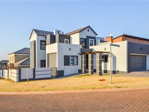 4 Bed House in Olympus AH