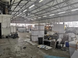 693 m² Industrial space in New Germany