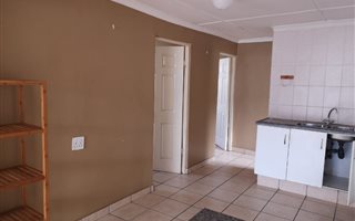 2 Bedroom Garden Cottage in Sarnia