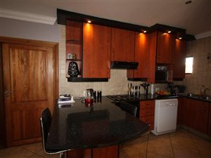 3 Bed Townhouse in Vanderbijlpark SE2
