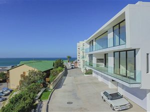4 Bed Apartment in Summerstrand