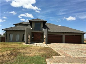 4 Bed House in Bronkhorstbaai