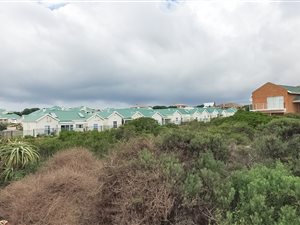 352 m² Land available in Stilbaai