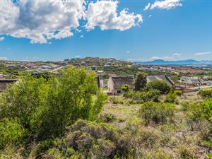 223 m² Land available in Mossel Bay Central