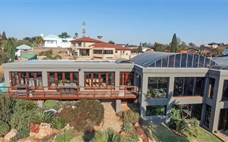 5 Bedroom House in Noordheuwel