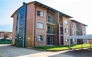 2 Bedroom Apartment in Montana Park