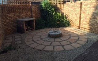 3 Bedroom Townhouse in Die Hoewes