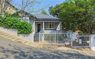 3 Bedroom House in Kensington