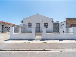 2 Bed House in Pelikan Park