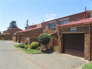 3 Bed Townhouse in Vanderbijlpark CE3