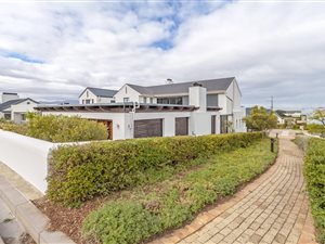 3 Bed House in Schonenberg Estate