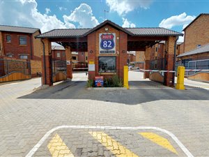 2 Bed Flat in Naturena