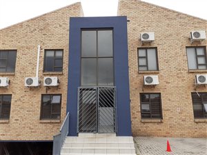 180 m² Office Space in Honeydew Manor