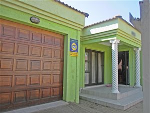 3 Bed House in Phahameng