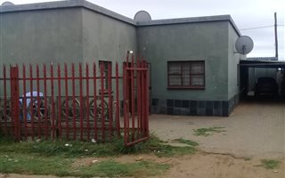 12 Bedroom House in Kwaguqa