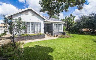 3 Bedroom House in Robertsham