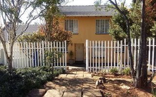 4 Bedroom House in Noordheuwel