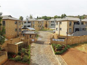 2 Bed Apartment in Helderkruin