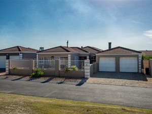 3 Bedroom House in Eikenbosch