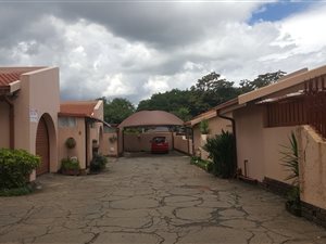3 Bed Townhouse in Vanderbijlpark CE2