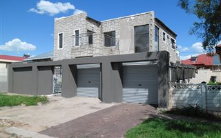 4 Bedroom House in Coronationville