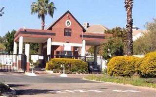 2 Bedroom Townhouse in Maroeladal
