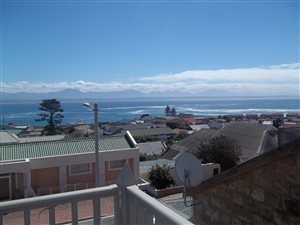 4 Bed House in Mossel Bay Central