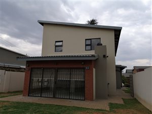 3 Bed Townhouse in Rietvalleirand