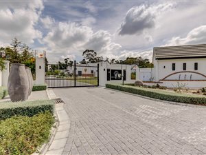 920 m² Land available in Parel Vallei