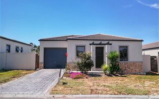 3 Bedroom House in Protea Heights