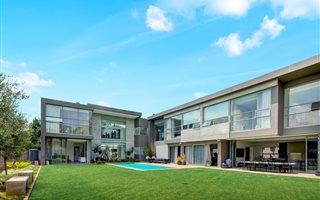 5 Bedroom House in Senderwood