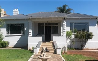 3 Bedroom House in Kensington