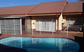3 Bedroom House in Unitas Park