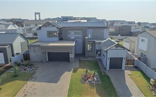 4 Bedroom House in Midstream Estate