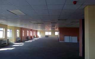1122 m² Office Space in Ferndale