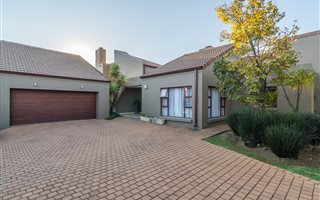 3 Bedroom House in Eagle Canyon Golf Estate