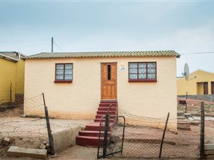2 Bedroom House in Bongolethu