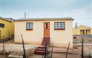 2 Bedroom House in Bongolethu