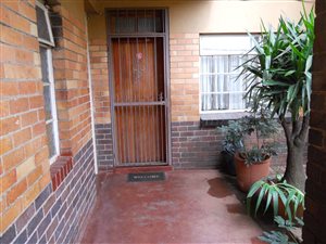 2 Bed Apartment in Troyeville