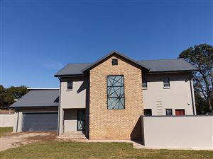 4 Bed House in Golden Acres Estate