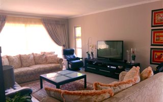 3 Bedroom Townhouse in Eagle Canyon Golf Estate