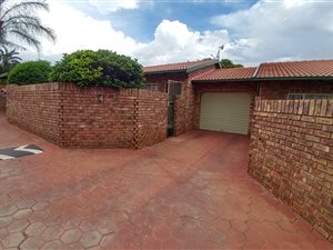 2 Bedroom Townhouse in Clubview
