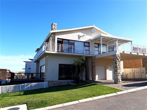 6 Bed House in Jongensfontein