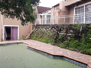 4 Bed House in Trafalgar