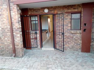 2 Bed Apartment in Olievenhoutbosch