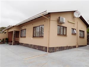 3 Bed Townhouse in Park Rynie